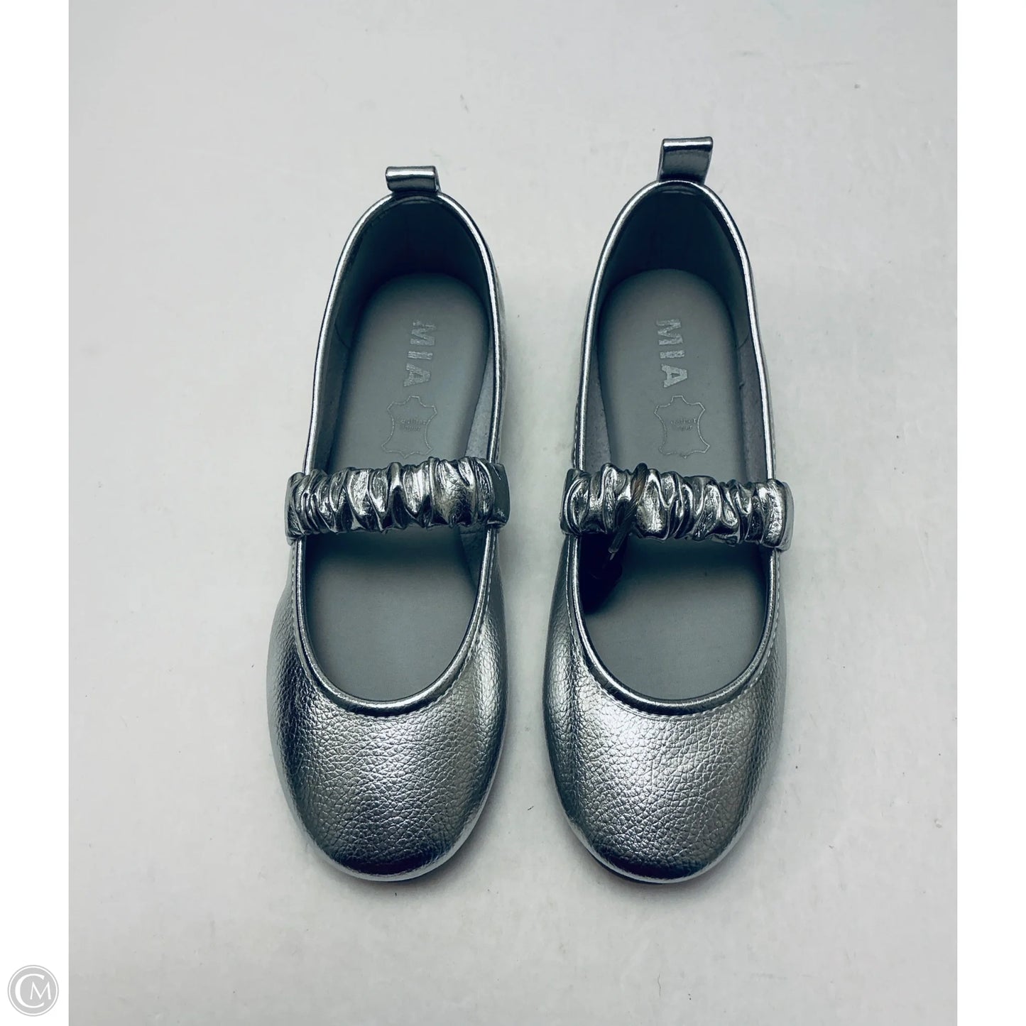 Shoes Flats By Mia In Silver, Size: 6