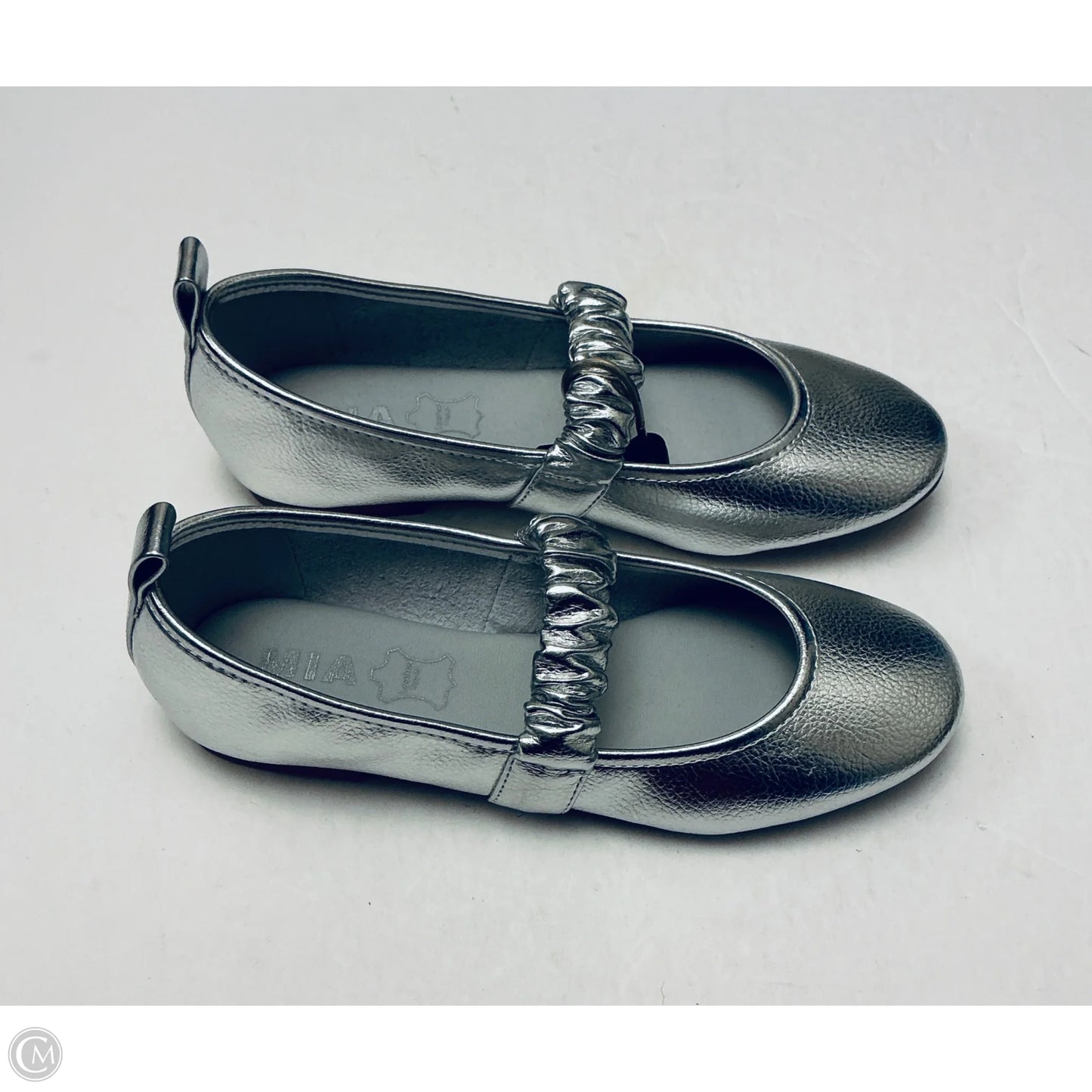 Shoes Flats By Mia In Silver, Size: 6