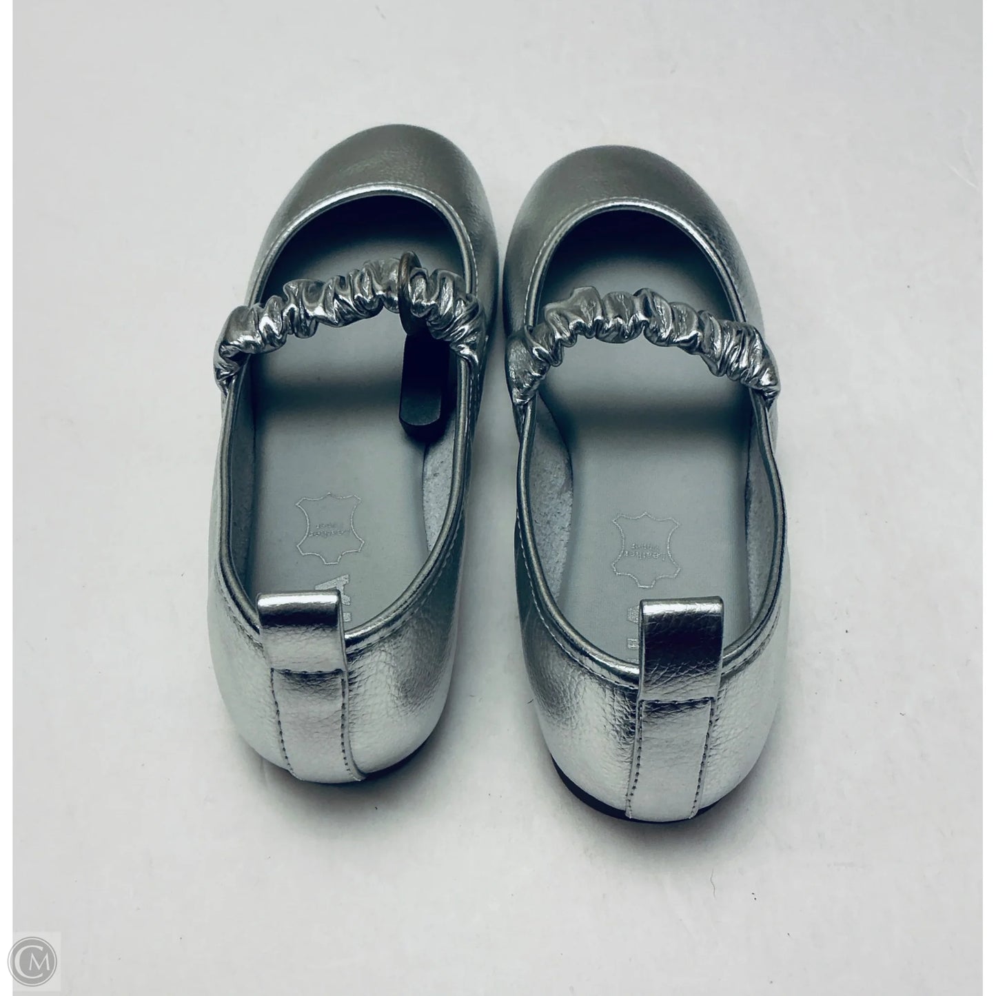 Shoes Flats By Mia In Silver, Size: 6