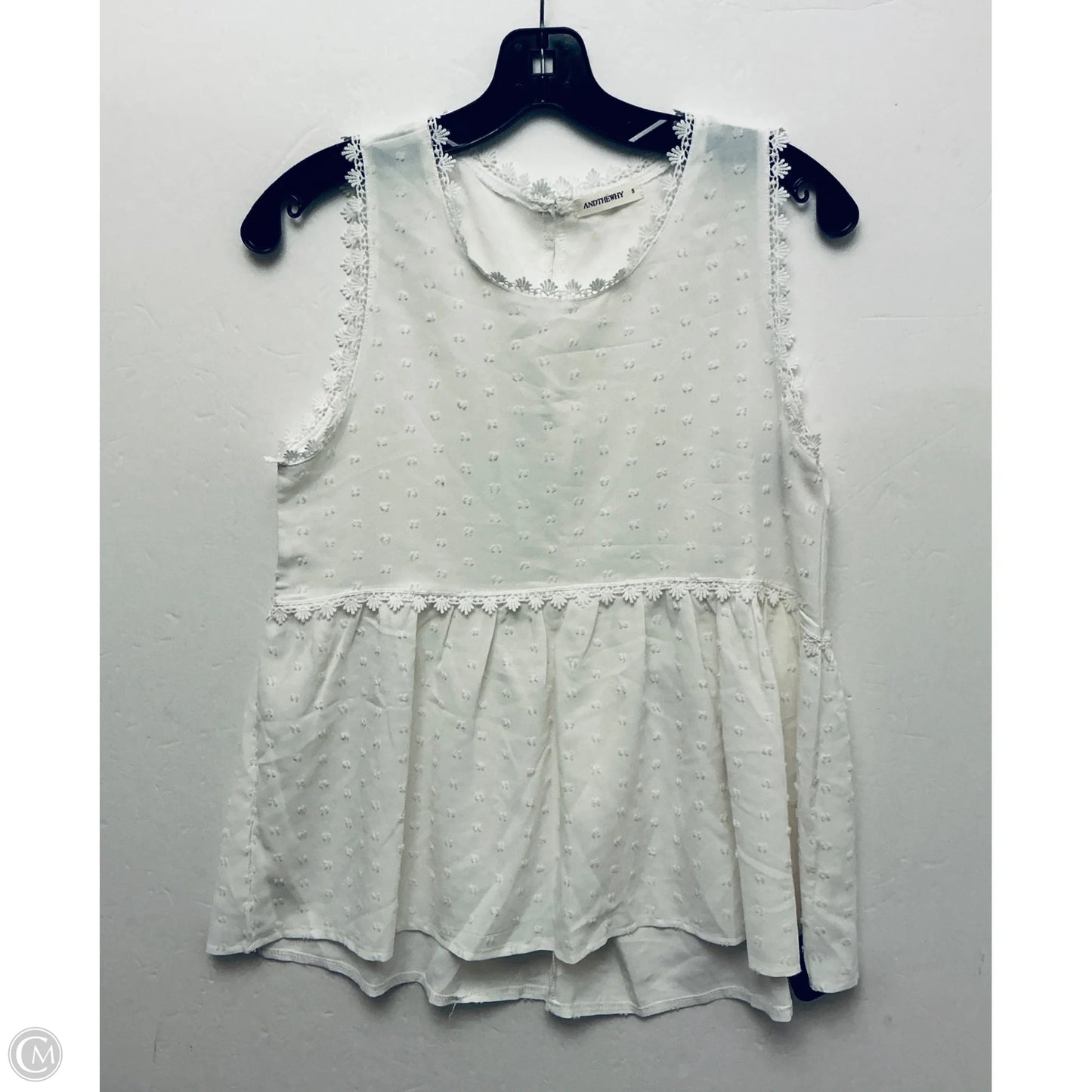 Top Sleeveless By Andthewhy In White, Size: S