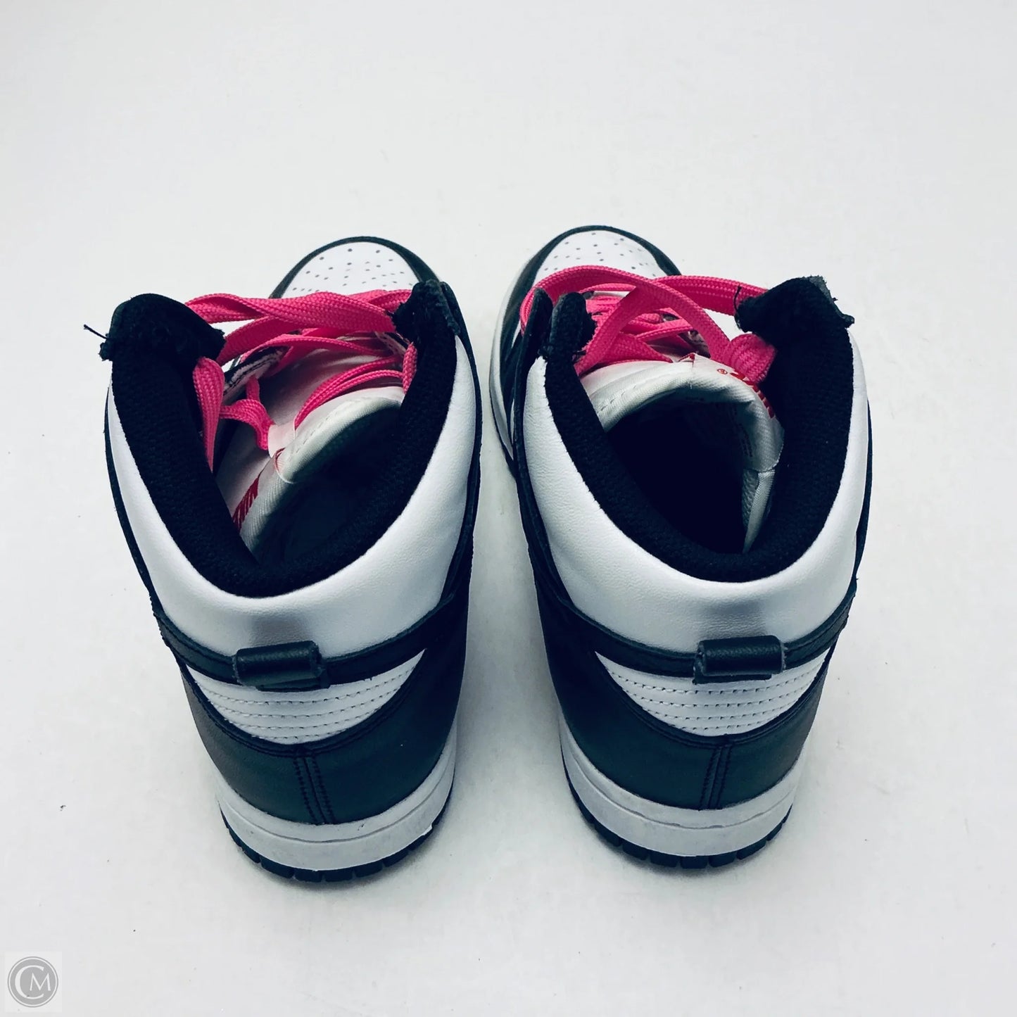 Shoes Sneakers By Nike In Black & White, Size: 6.5