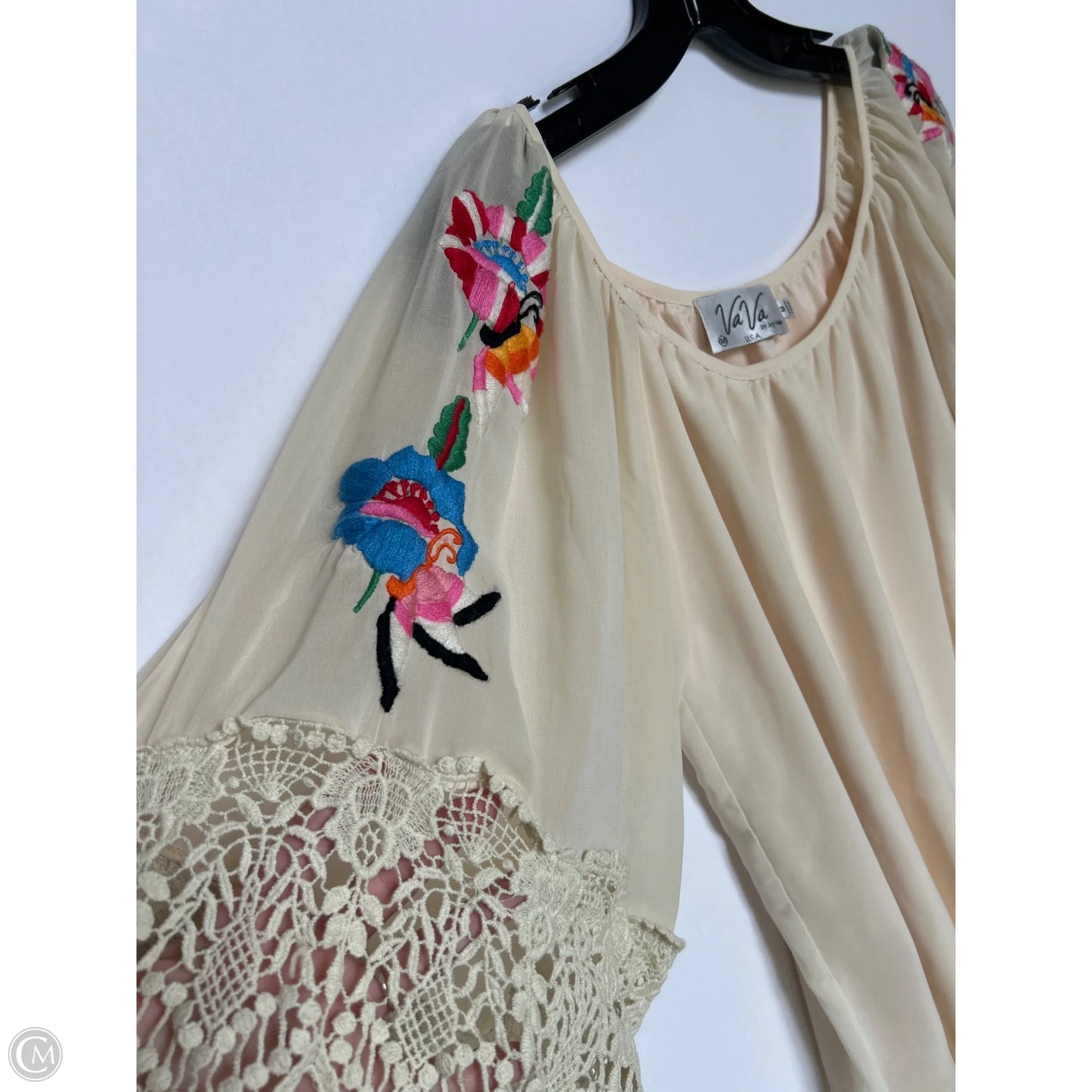 Top Short Sleeve By Clothes Mentor In Ivory, Size: M
