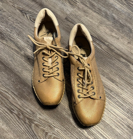 Shoes Sneakers By Otbt  Size: 8.5
