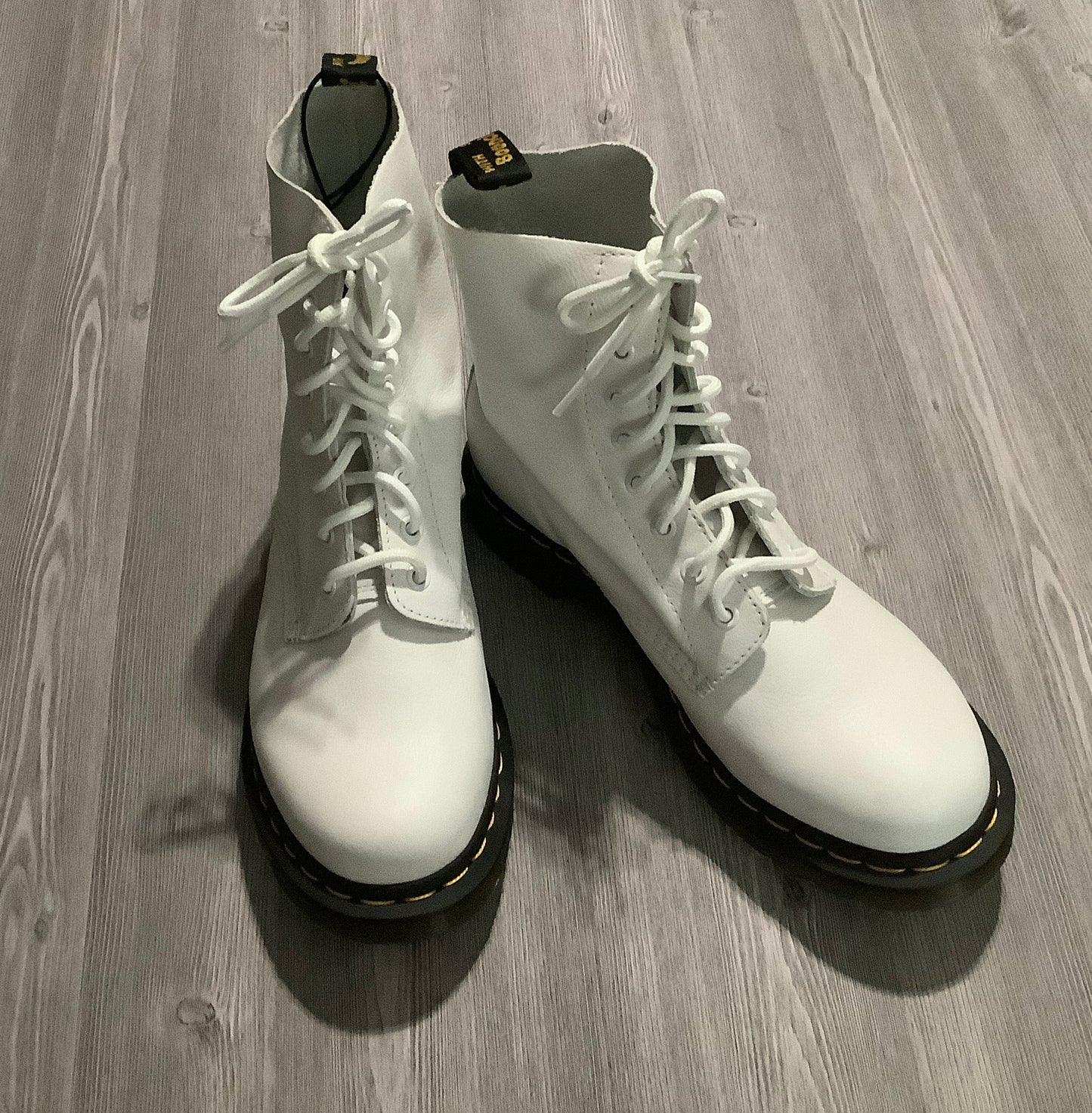 White Boots Ankle Flats Dr Martens, Size 9