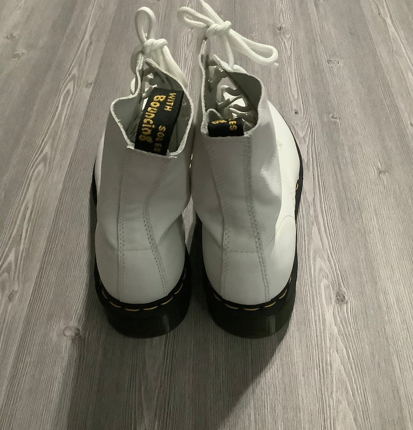 White Boots Ankle Flats Dr Martens, Size 9