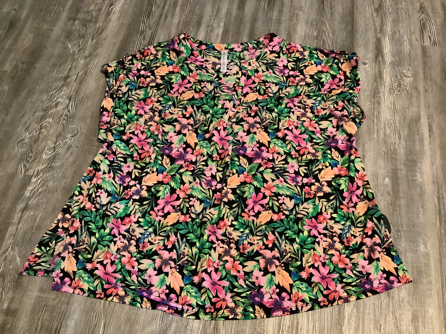 Top Short Sleeve By Cmc In Tropical Print, Size: 2x