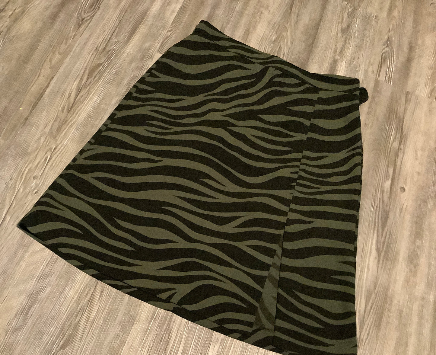 Skirt Midi By Ann Taylor In Black & Green, Size: 12petite