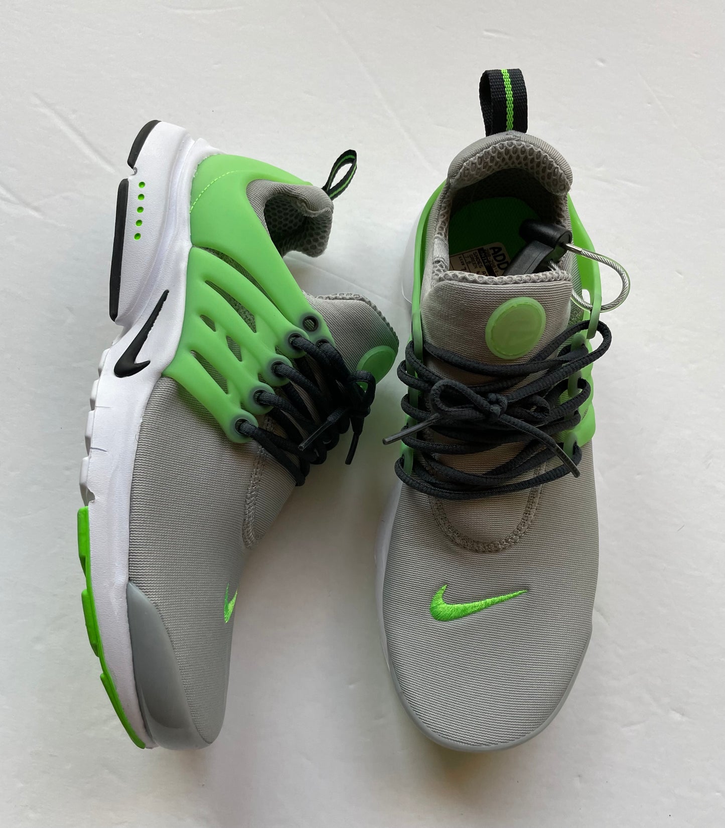 Shoes Athletic By Nike In Green & Grey, Size: 7.5