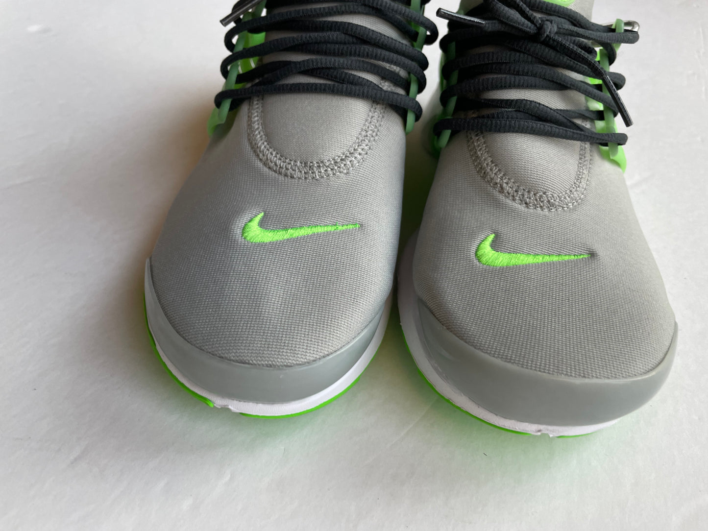 Shoes Athletic By Nike In Green & Grey, Size: 7.5