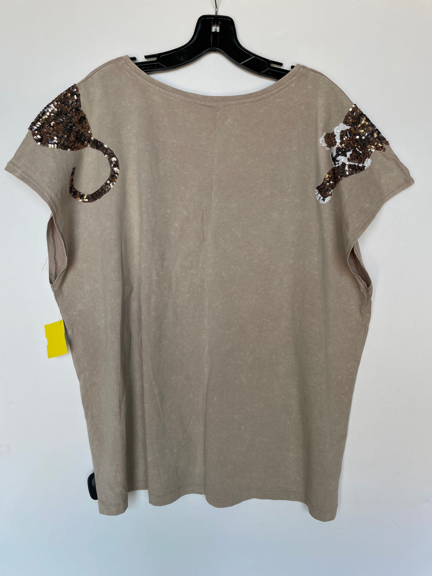 Top Sleeveless By Vocal In Tan, Size: Xl