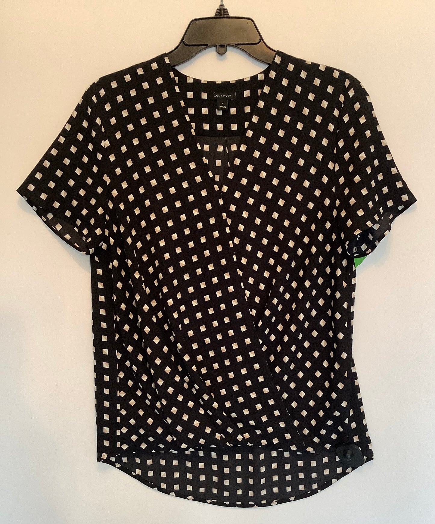 Top Short Sleeve By Ann Taylor In Black & White, Size: M