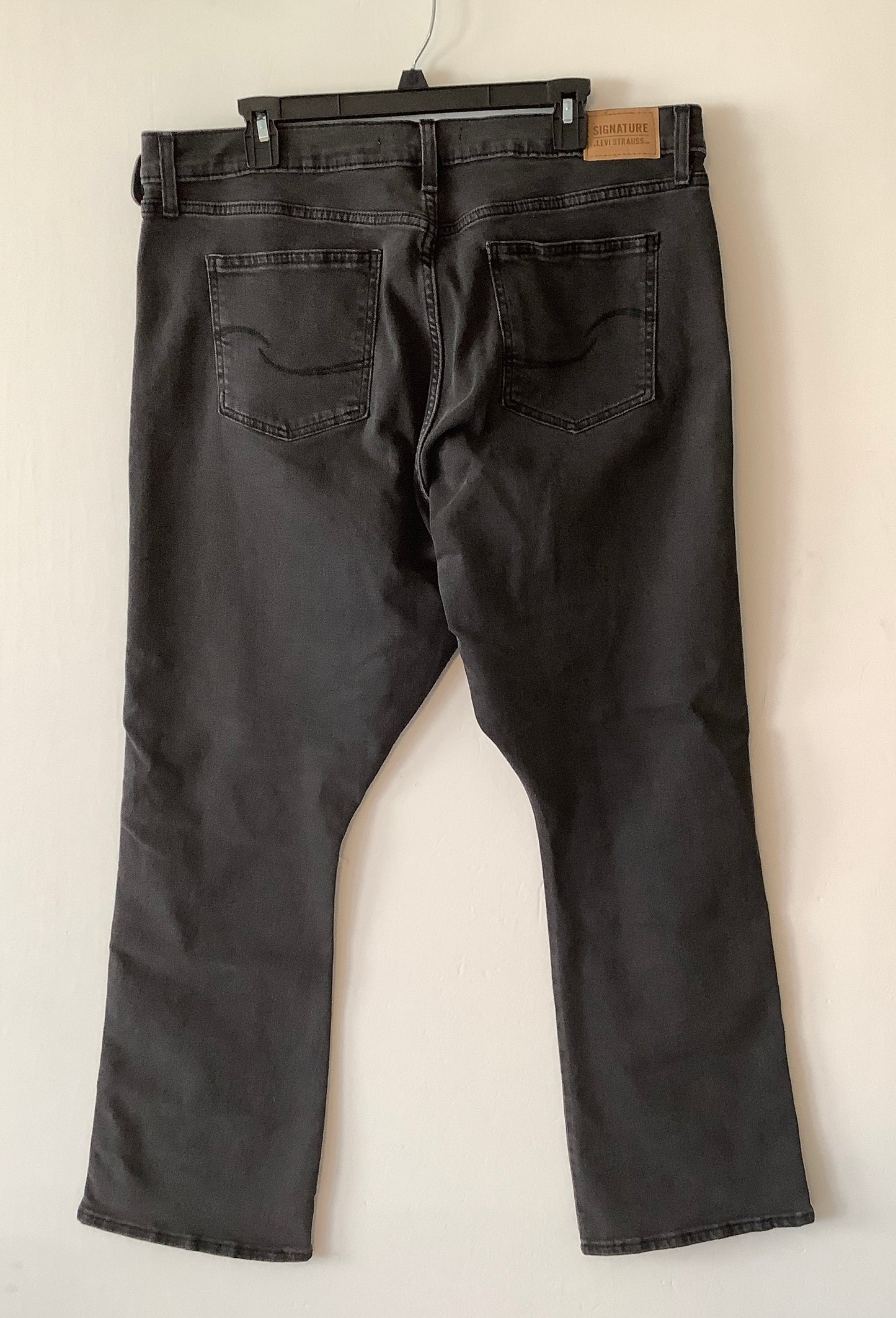 Jeans Boot Cut By Levis Signature In Black Denim, Size: 18