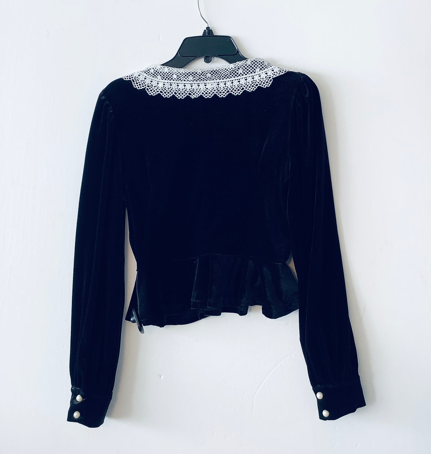 Top Long Sleeve By Clothes Mentor In Black & White, Size: Xs