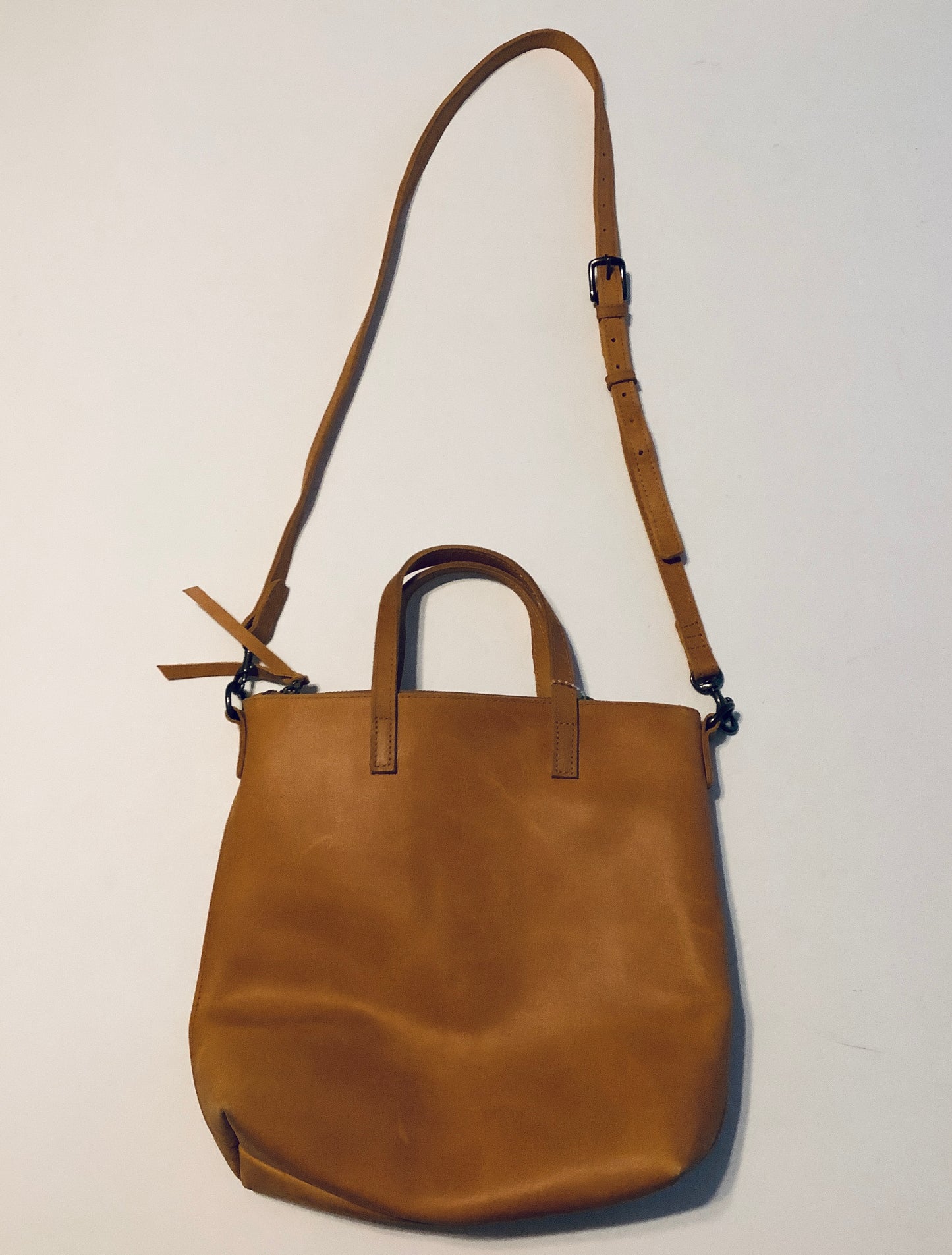 Handbag By Clothes Mentor, Size: Medium