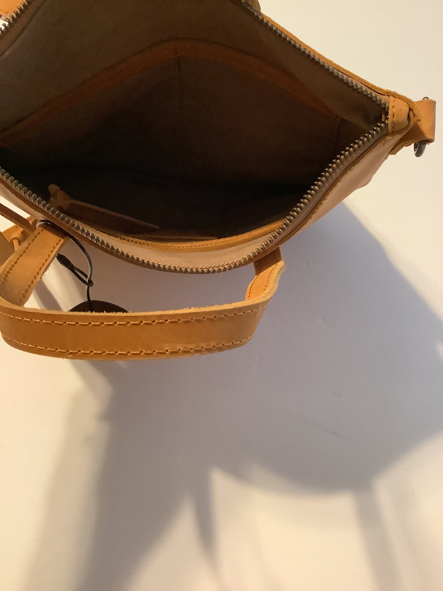 Handbag By Clothes Mentor, Size: Medium