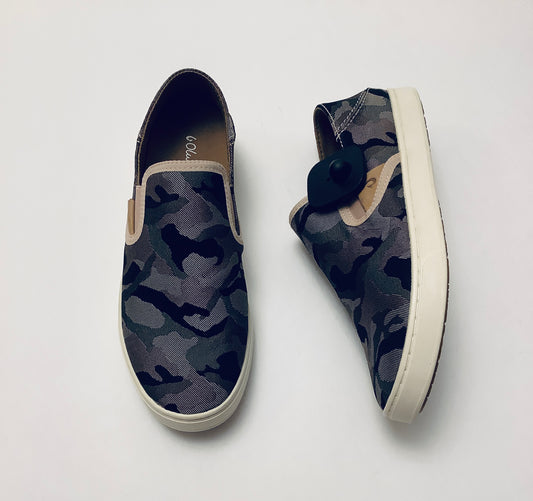 Shoes Flats By Olukai In Camouflage Print, Size: 7.5