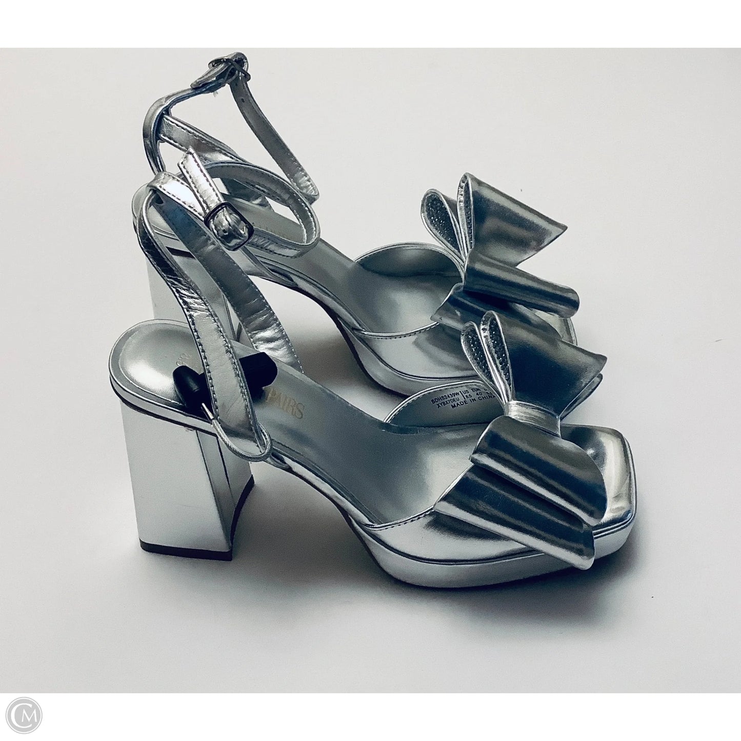 Shoes Heels Block By Clothes Mentor In Silver, Size: 8.5