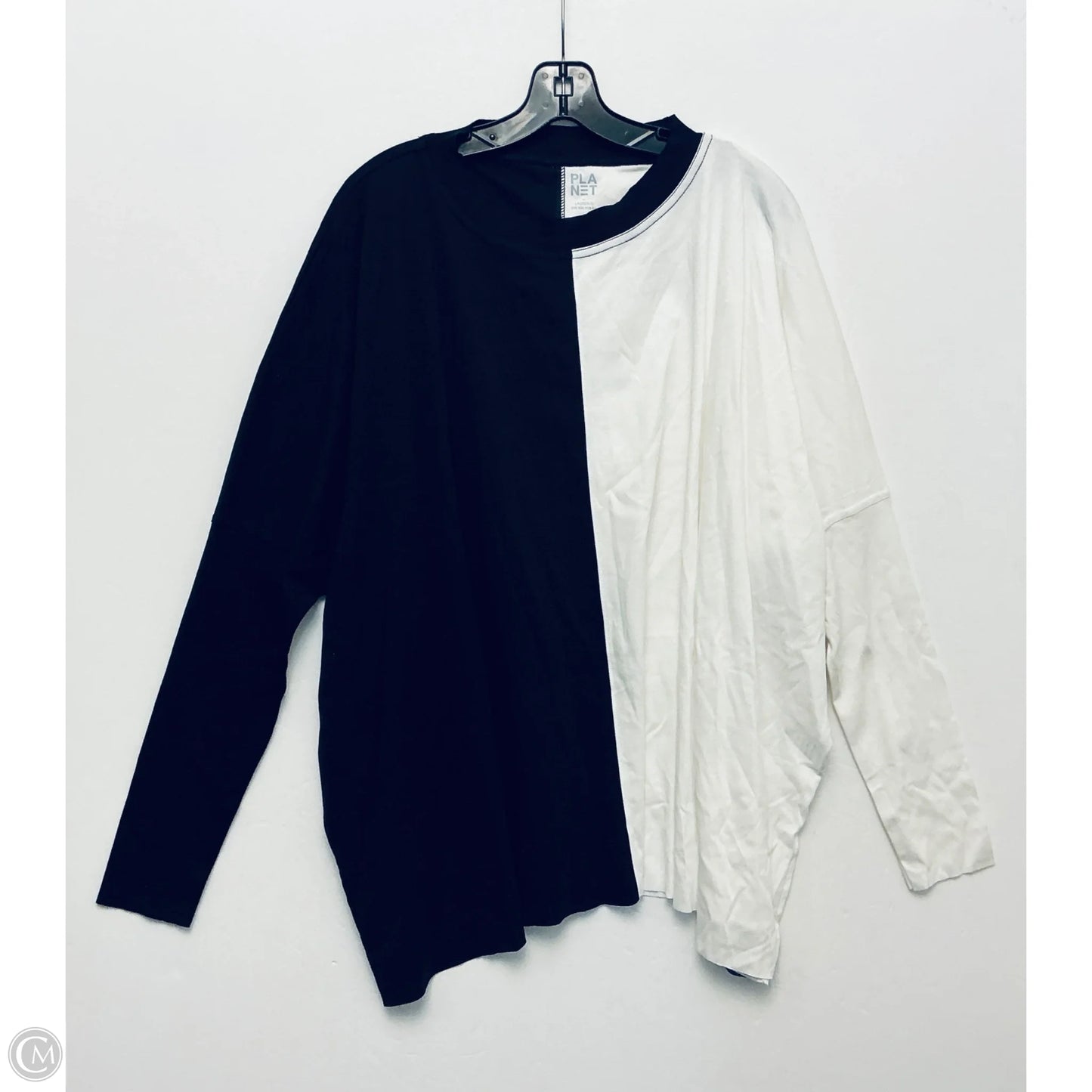 Top Long Sleeve By Clothes Mentor In Black & White, Size: Osfm