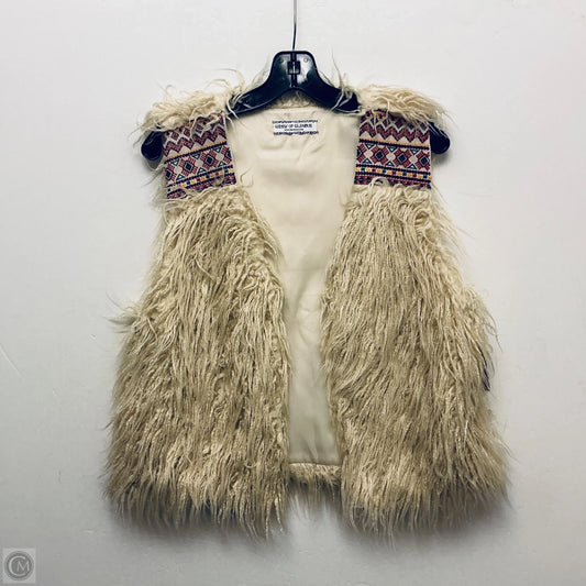 Vest Faux Fur & Sherpa By Clothes Mentor In Cream, Size: M