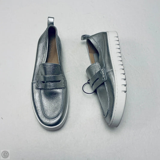 Shoes Flats By Vionic In Silver, Size: 9