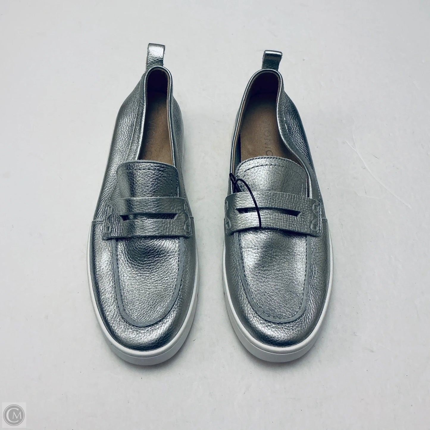 Shoes Flats By Vionic In Silver, Size: 9