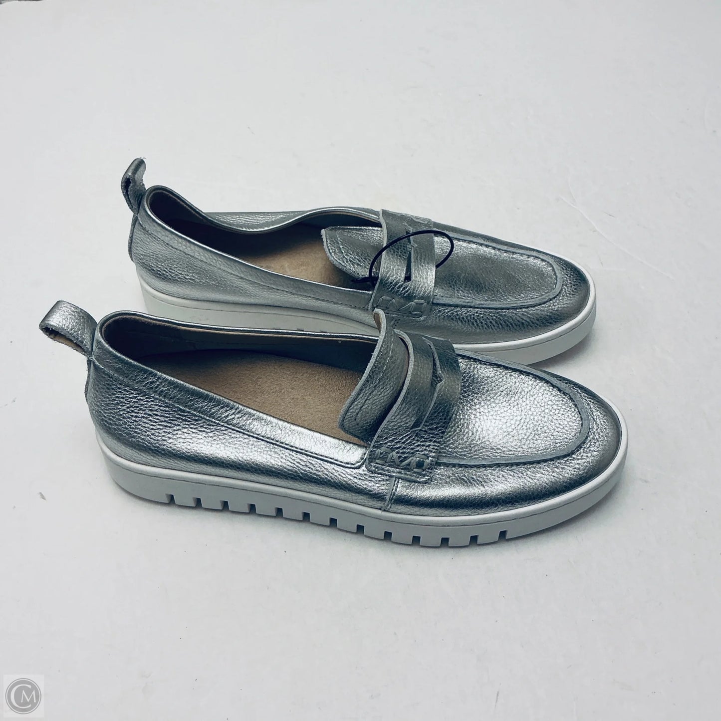 Shoes Flats By Vionic In Silver, Size: 9