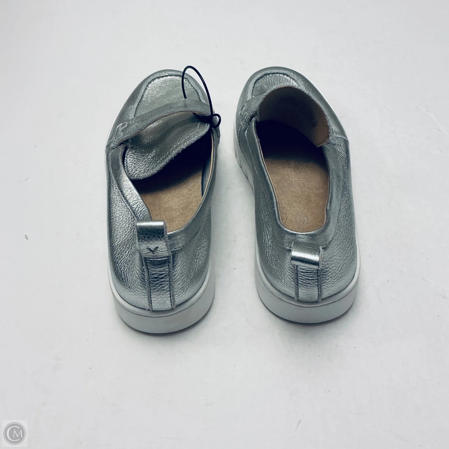 Shoes Flats By Vionic In Silver, Size: 9
