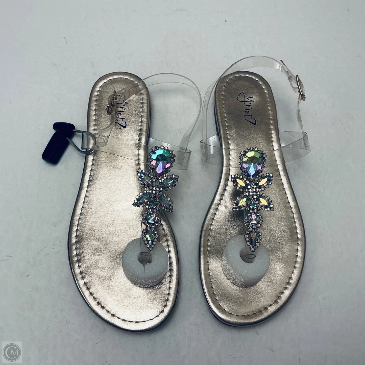 Sandals Flip Flops By Clothes Mentor In Gold, Size: 8.5