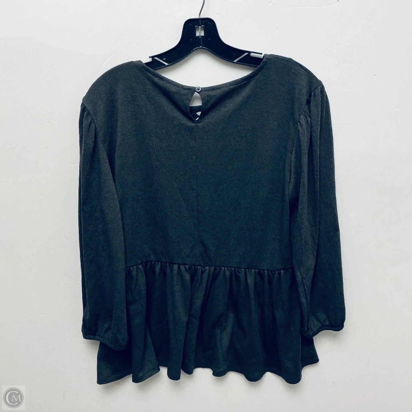 Top Long Sleeve By Maurices In Grey, Size: M