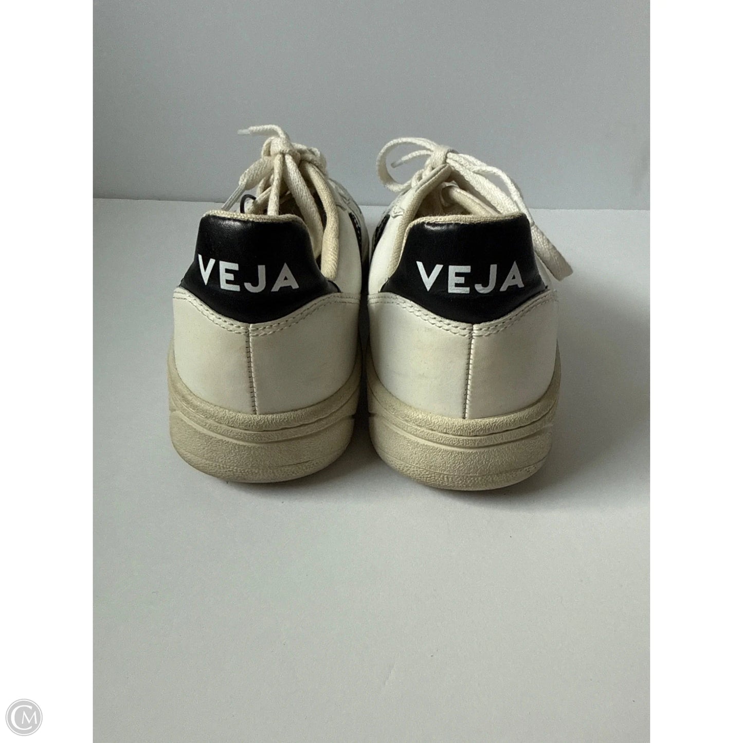 Shoes Sneakers By Veja In White, Size: 9