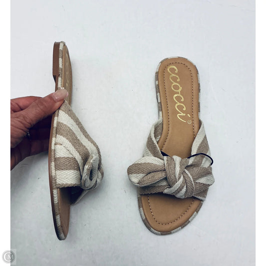 Sandals Flats By Clothes Mentor In Tan, Size: 7.5