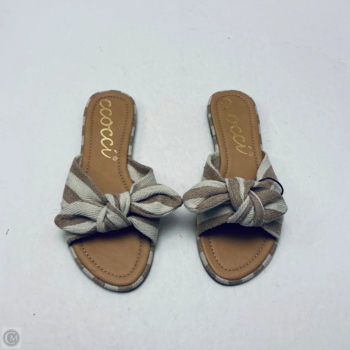 Sandals Flats By Clothes Mentor In Tan, Size: 7.5