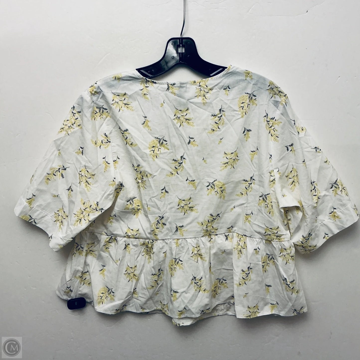Top Short Sleeve By Divided In Cream, Size: L