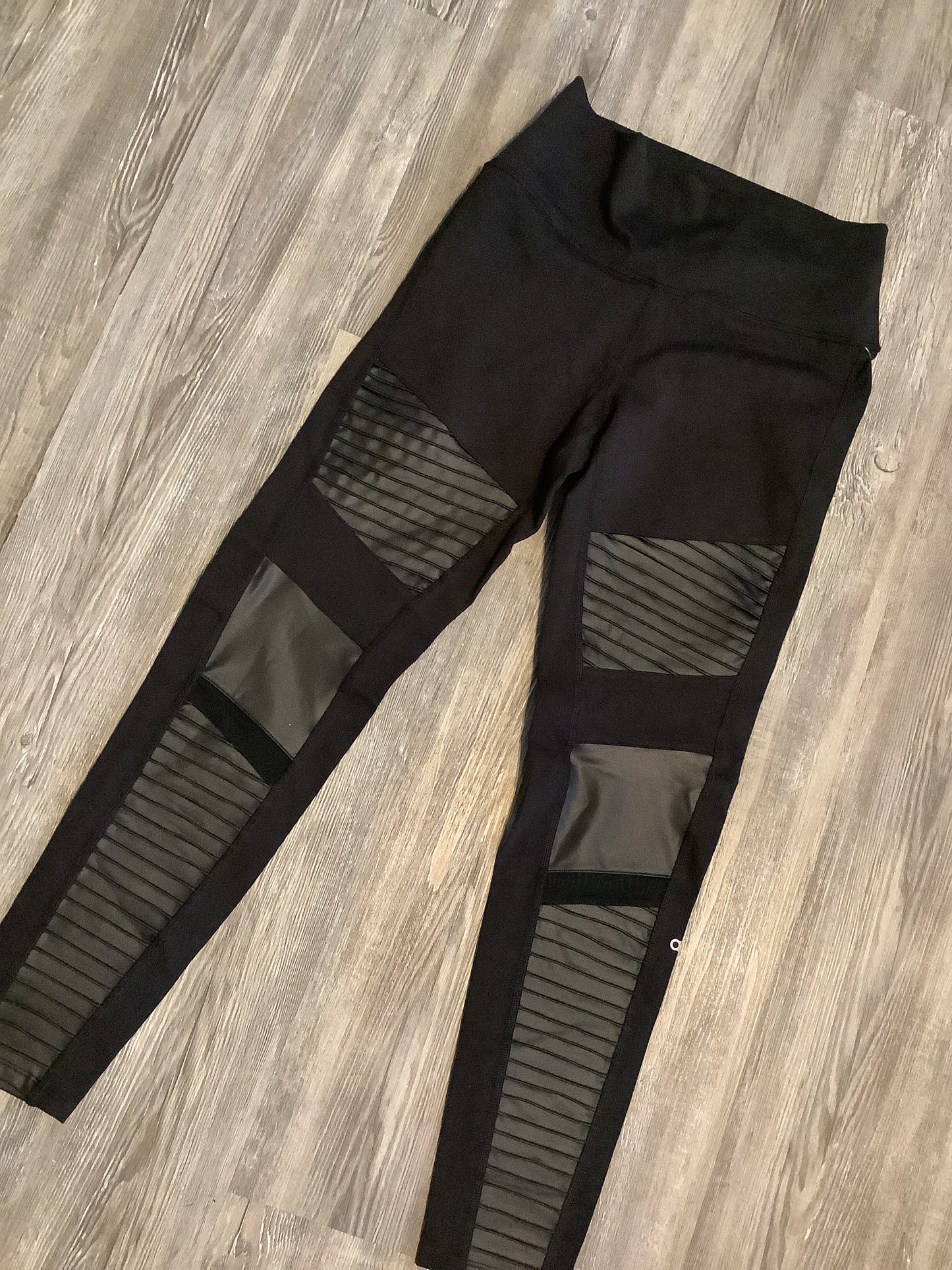 Athletic Leggings By Alo In Black, Size: Xl