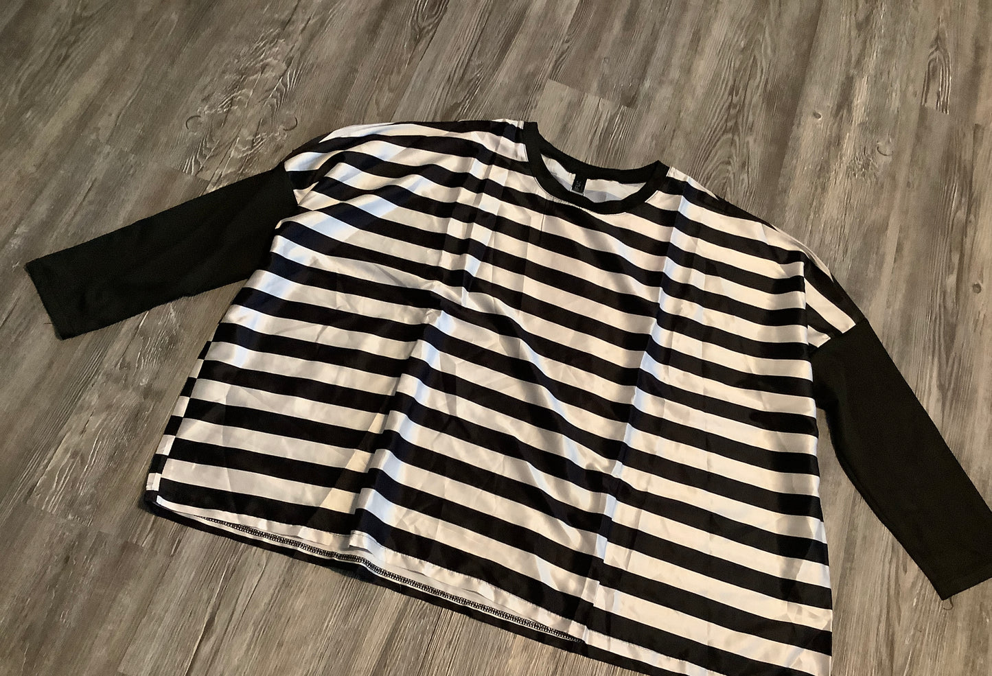 Top Long Sleeve By Clothes Mentor In Striped Pattern, Size: L