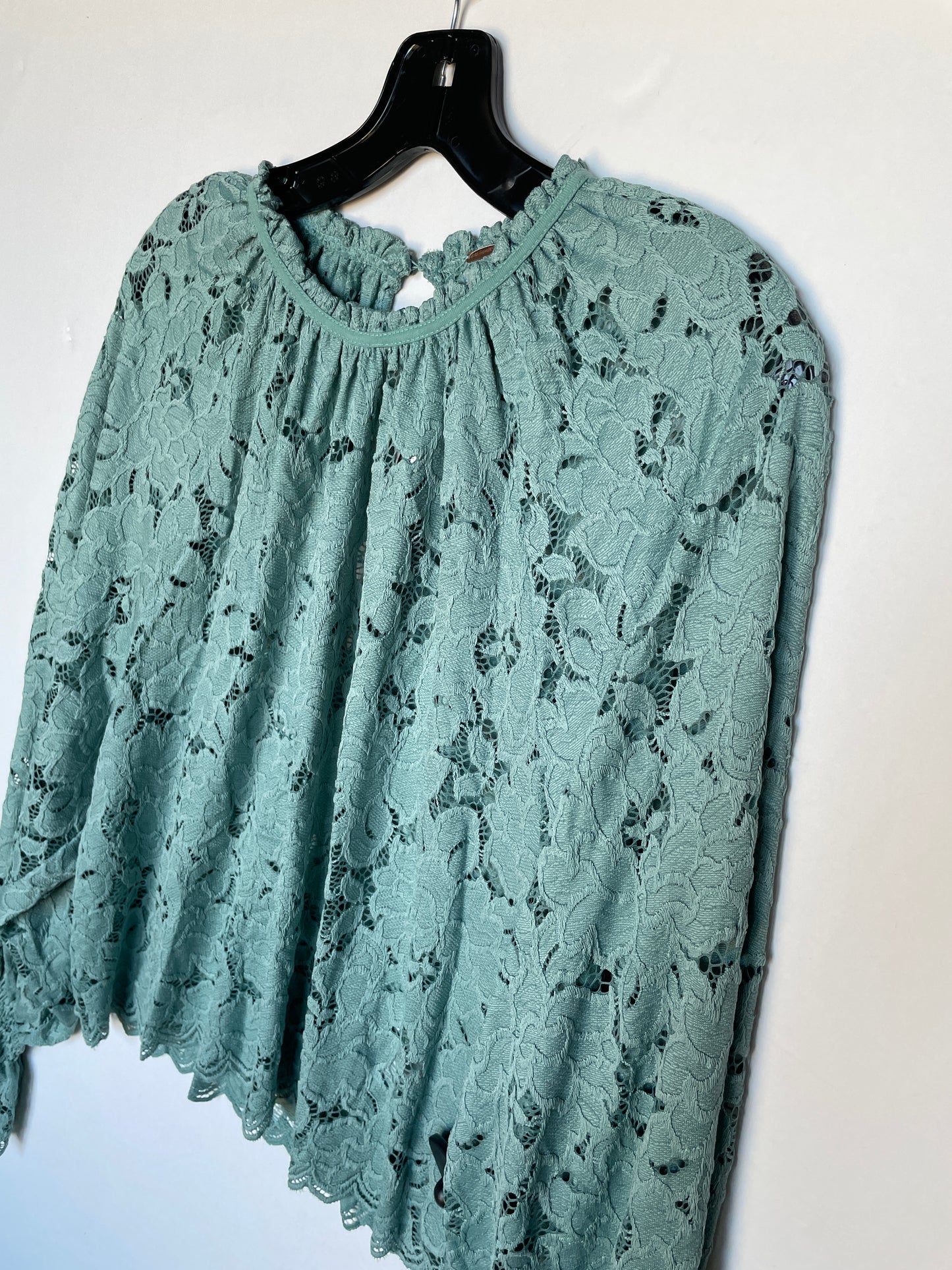 Top Long Sleeve By Free People In Green, Size: S