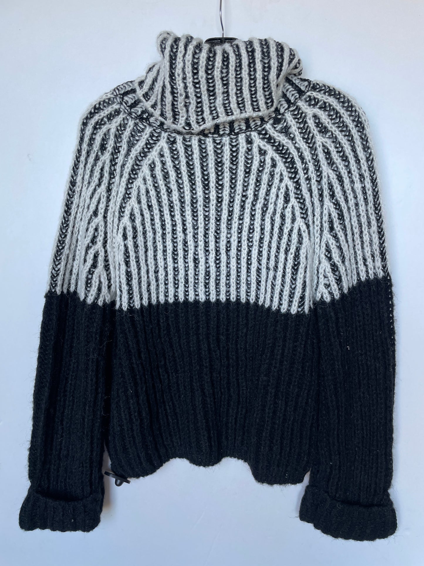 Sweater By Stella & Lorenzo In Black & White, Size: L