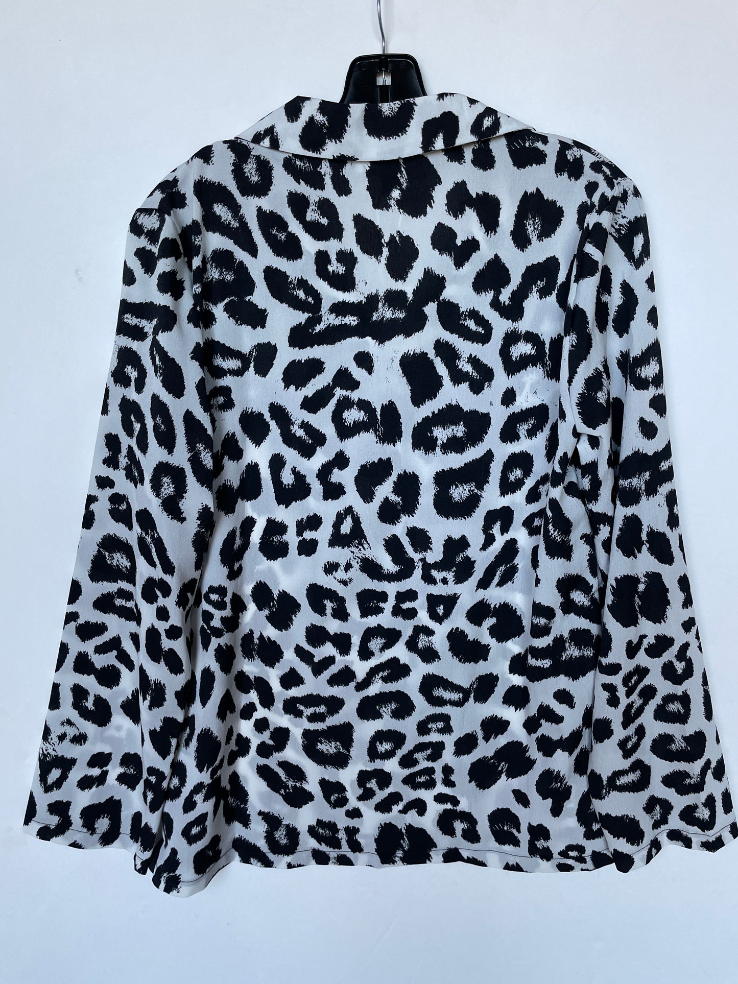 Top Long Sleeve By Cmb In Animal Print, Size: L