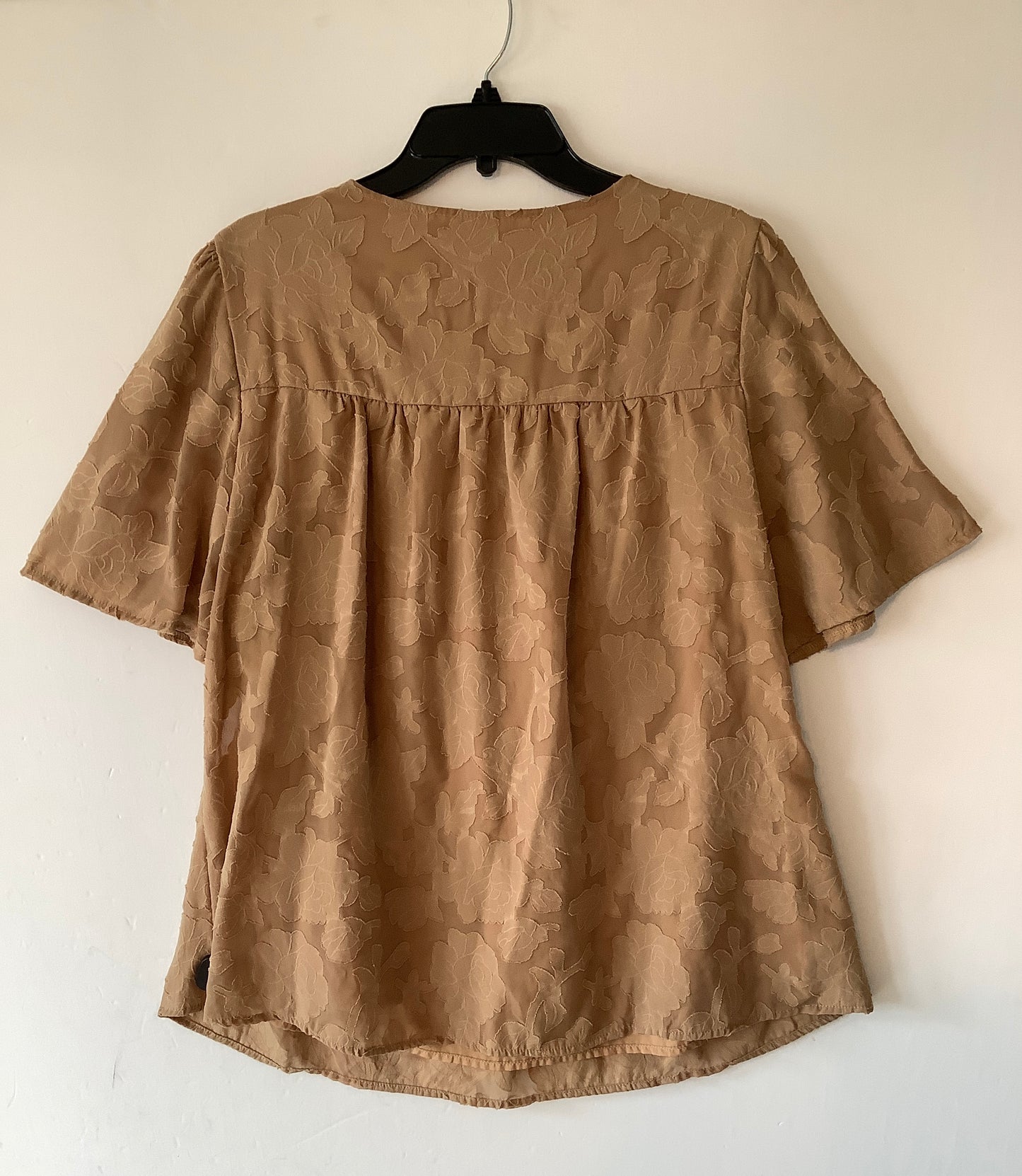 Top Short Sleeve By Cmf In Tan, Size: Xl