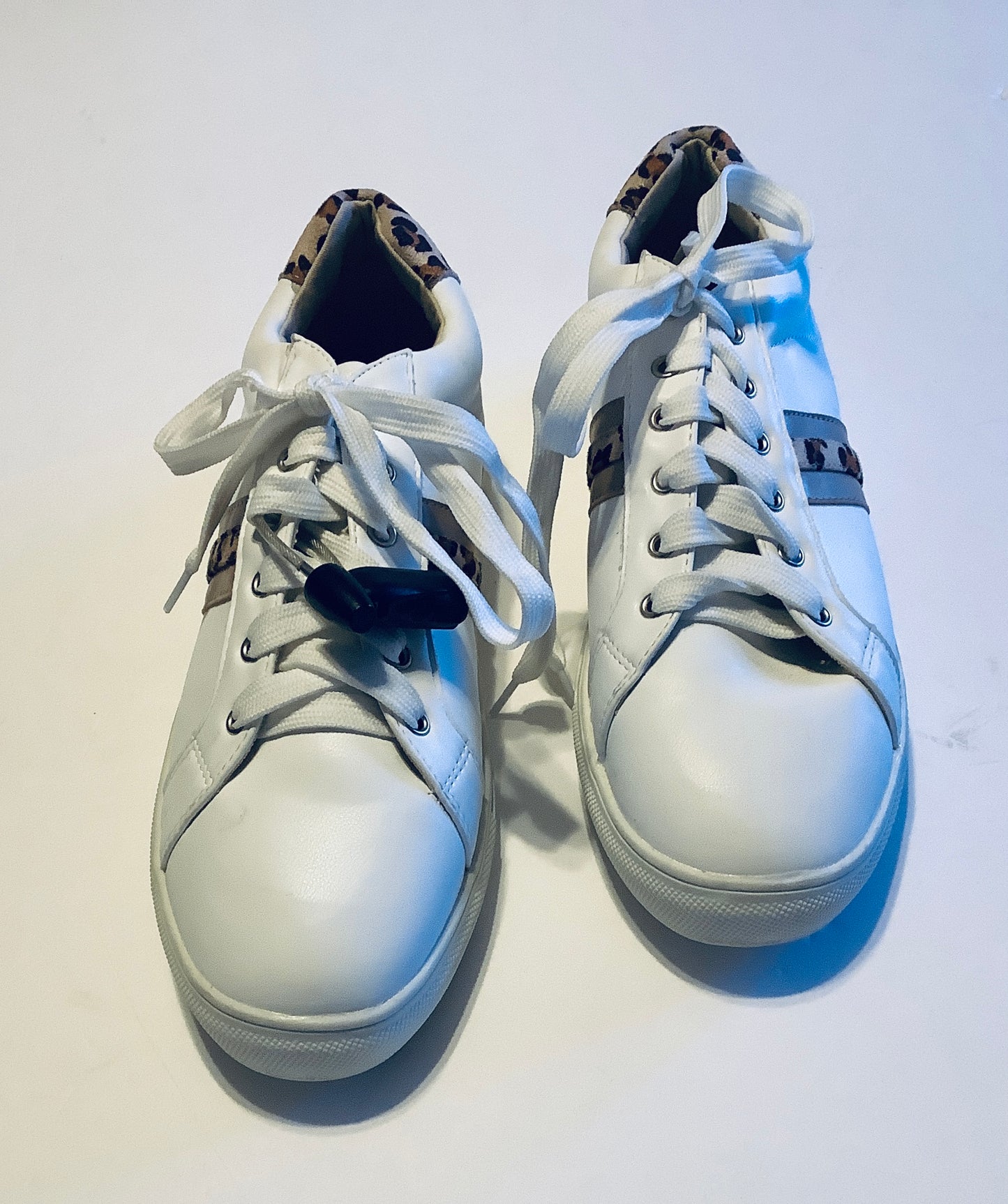 Shoes Sneakers By Cmf In White, Size: 11