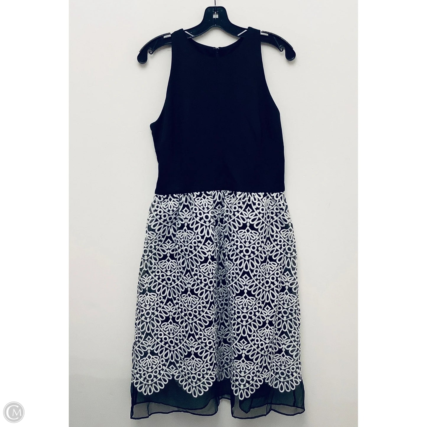 Dress Casual Short By Taylor In Black, Size: M