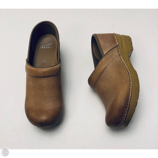Shoes Heels Platform By Dansko In Brown, Size: 9