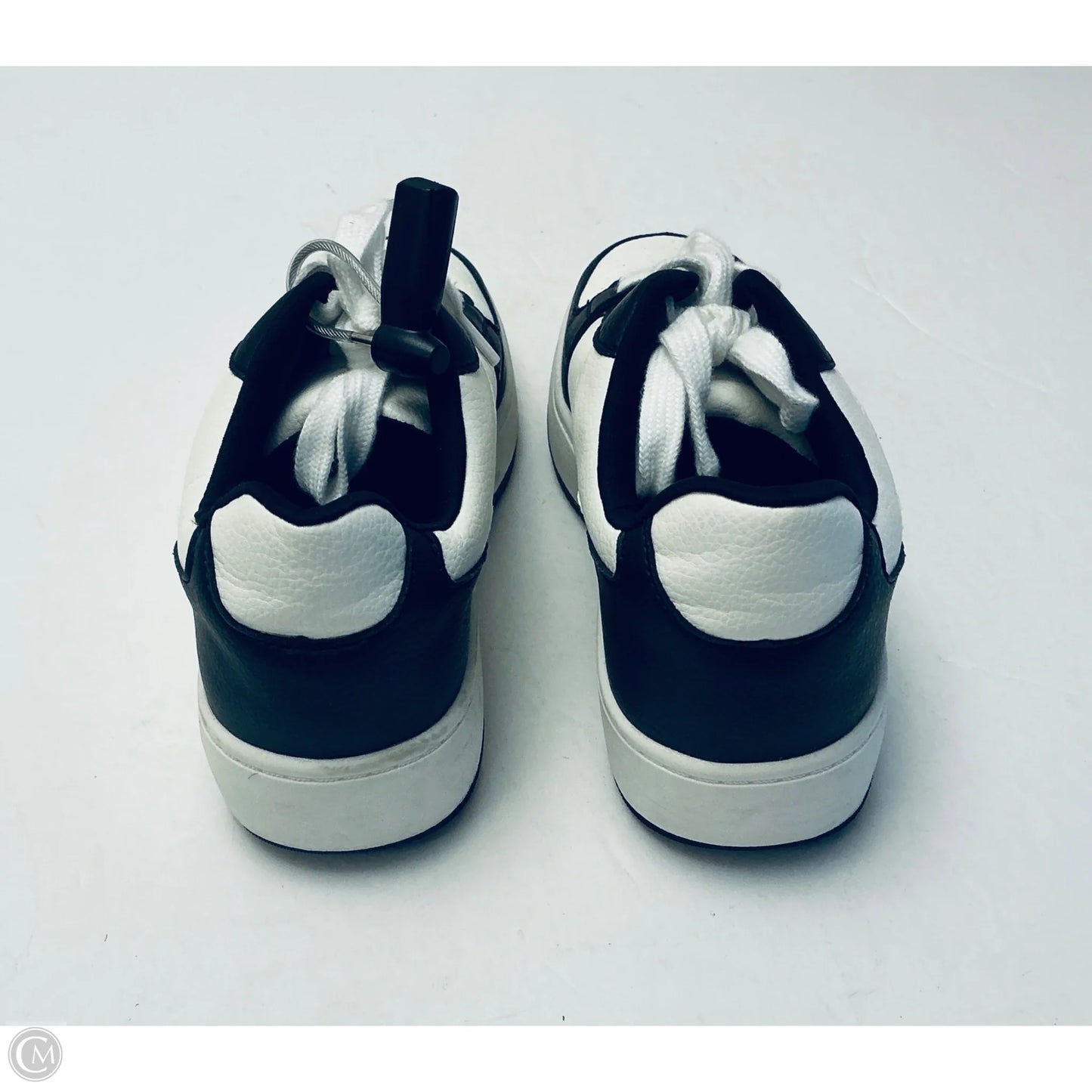 Shoes Athletic By Clothes Mentor In Black & White, Size: 7