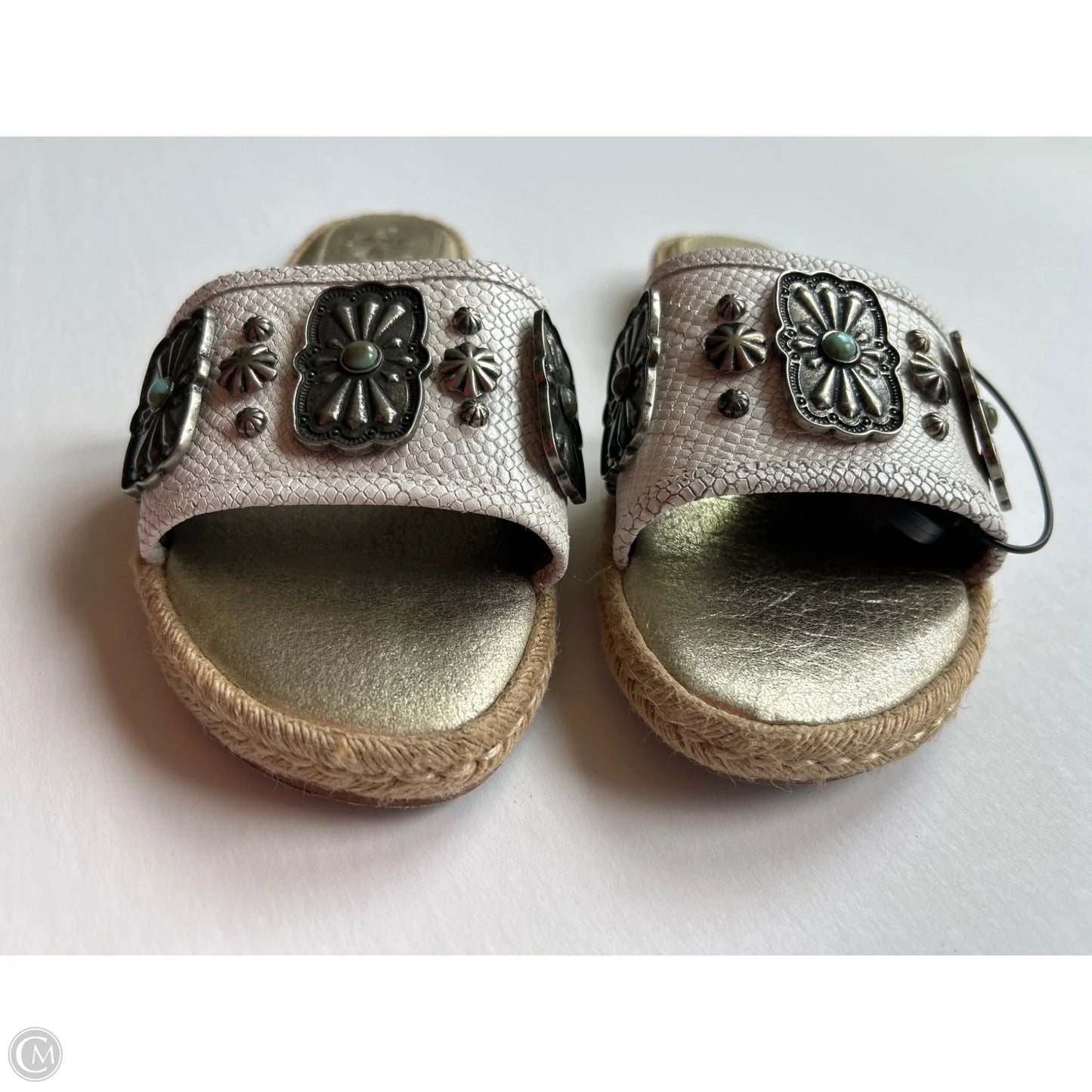 Sandals Flats By Cmc In Gold, Size: 6