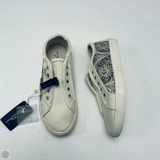 Shoes Sneakers By Montana West In Cream, Size: 11