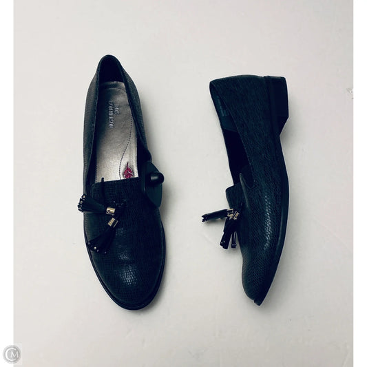 Shoes Flats By Clothes Mentor In Grey, Size: 10