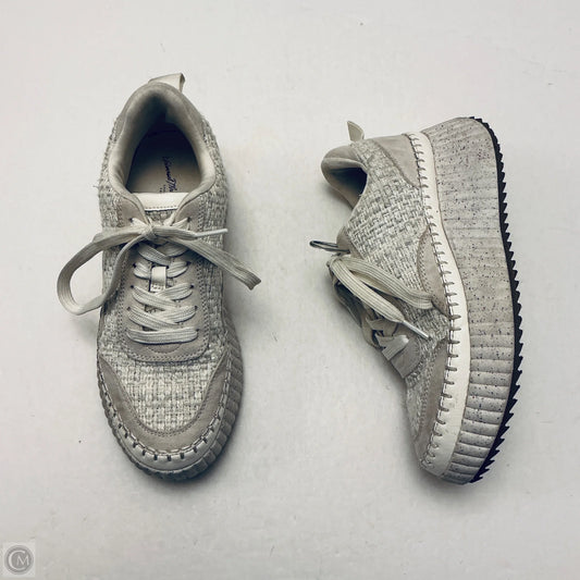 Shoes Sneakers By Universal Thread In White, Size: 7.5