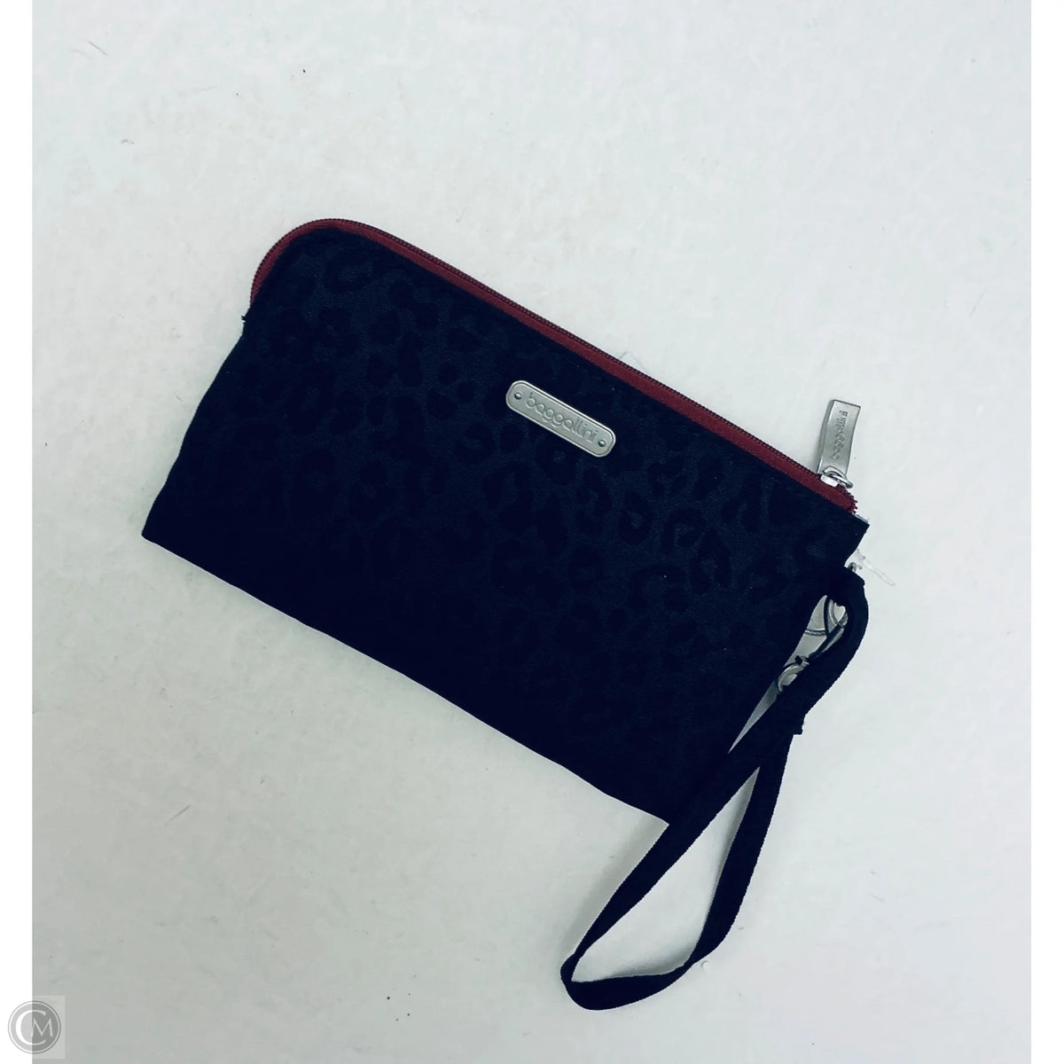 Wristlet By Baggallini, Size: Small