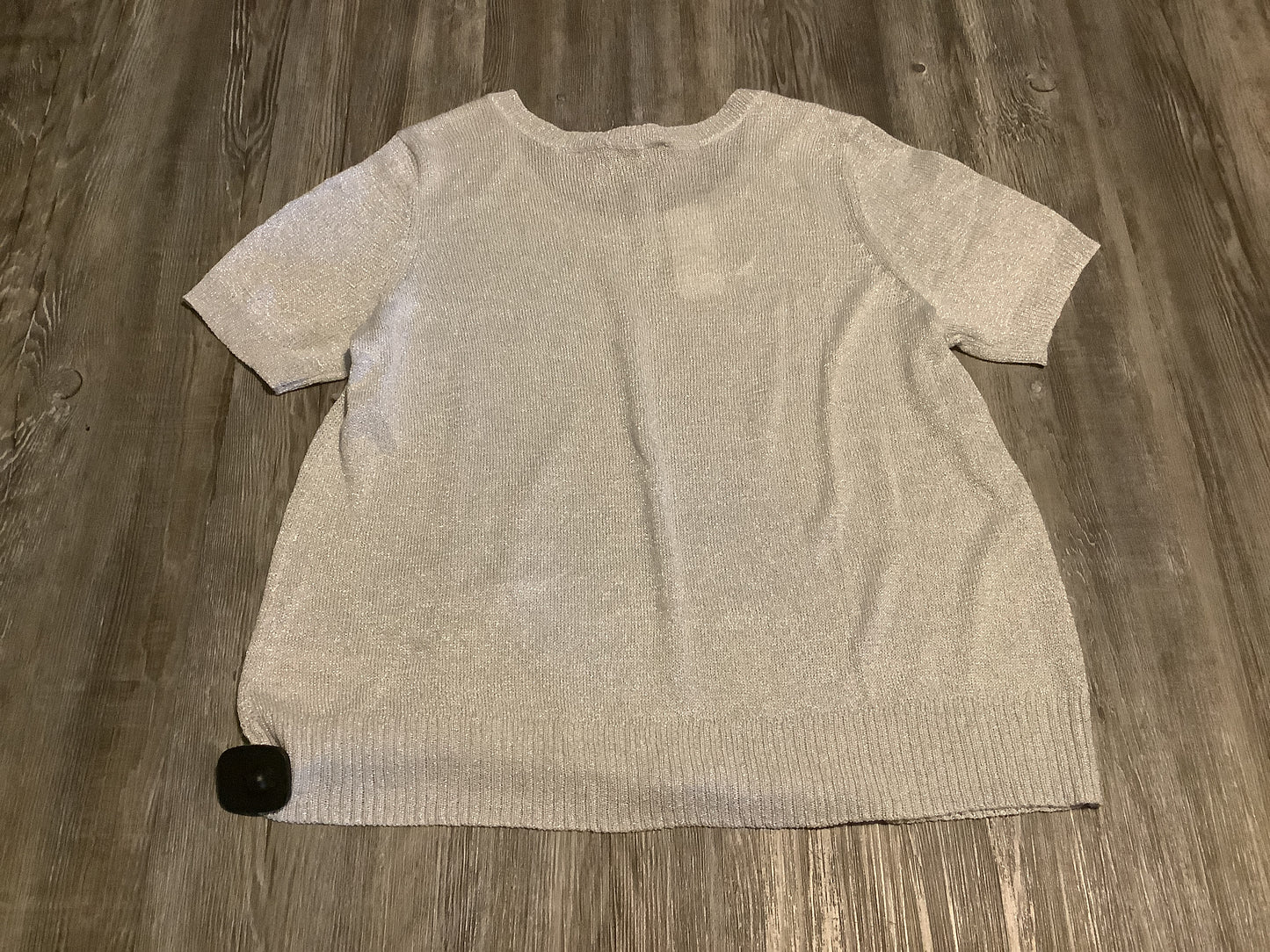 Top Short Sleeve By Lisa Rinna In Silver, Size: M