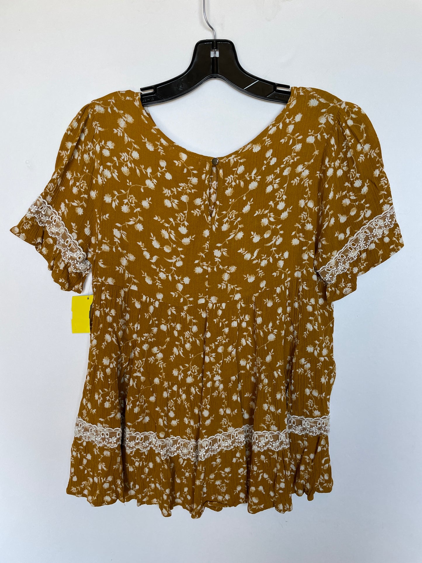 Top Short Sleeve By Bohme In Yellow, Size: Xs